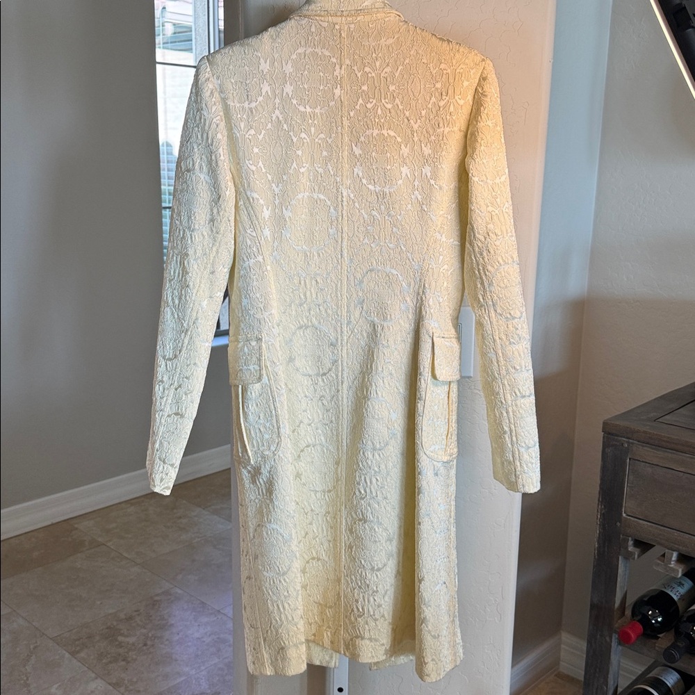 CACHE’ LUXE Elegant Cream Women's Coat with brass Buttons - Picture 6 of 11